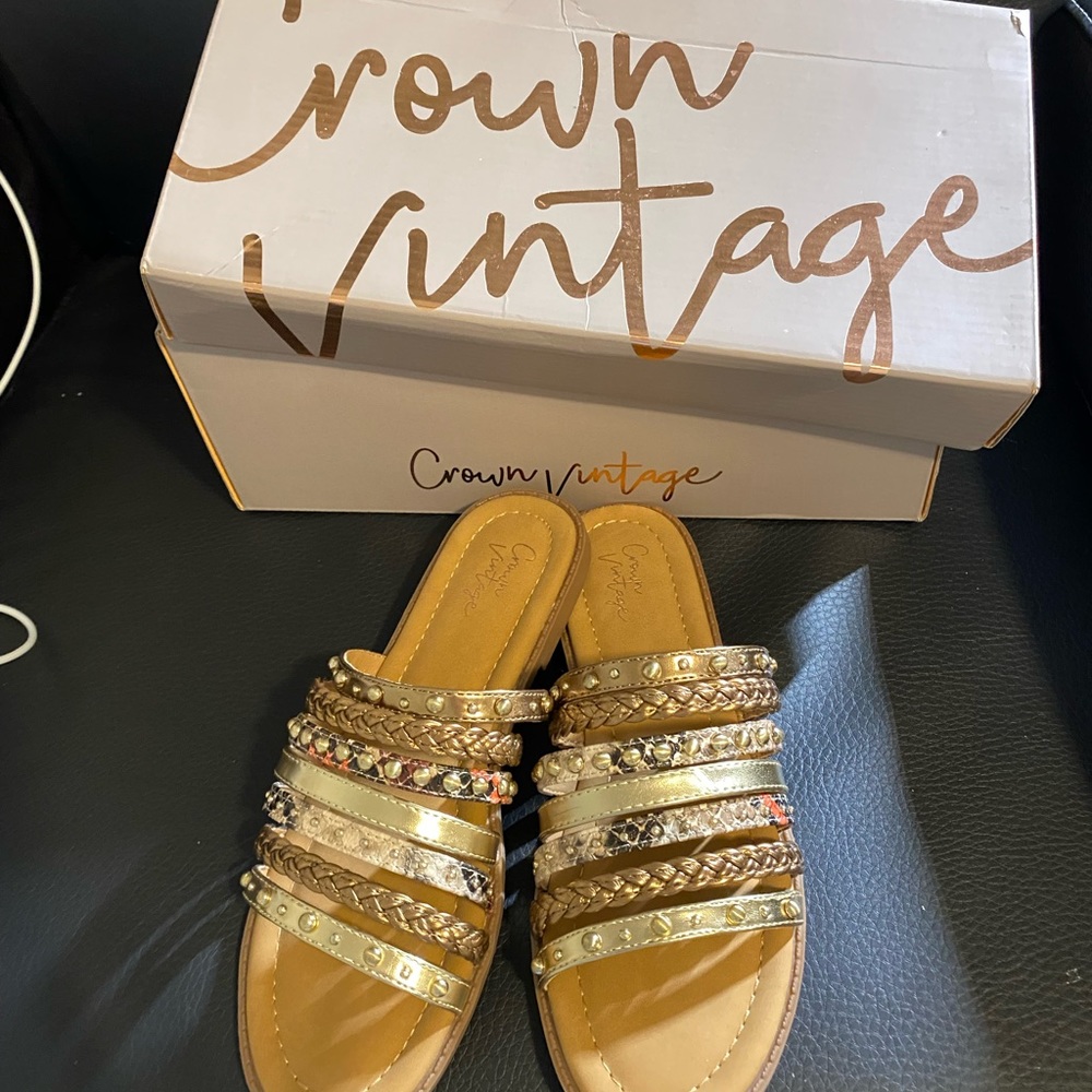 Crown Vintage sandals 🔥🔥🔥